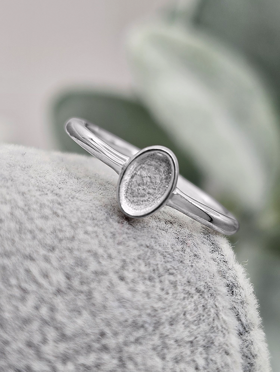 Dainty Oval Classic Keepsake Ring