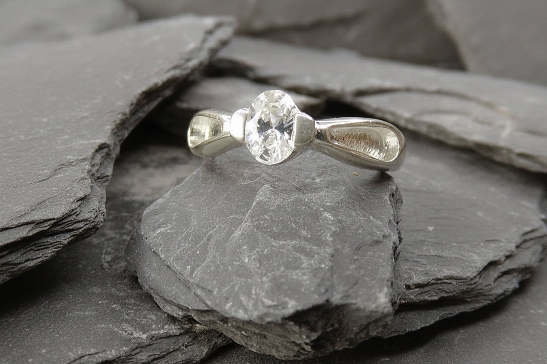 Solitaire Glow Keepsake Ring Silver