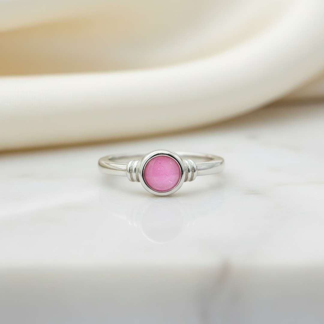 Elegant Circle Bar detail Keepsake Ring