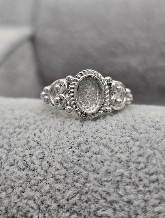 Keepsake Art Deco Oval Ring