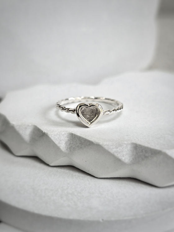 Heart Dainty Twisted Band Ring