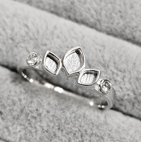 Petals/Leaves with Cubic Zirconia Accents Sparkle Keepsake Ring