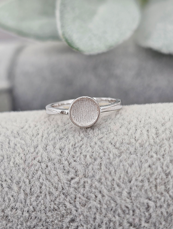 Classic Circle Keepsake Ring